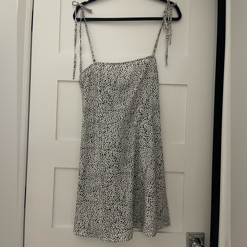 tie dress